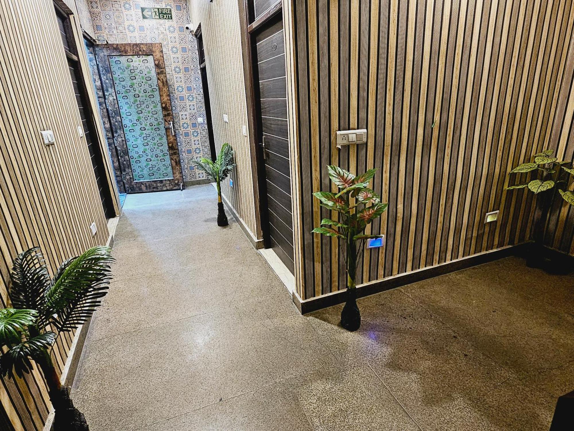 Hotel Tulip Near Delhi Airport نيودلهي المظهر الخارجي الصورة
