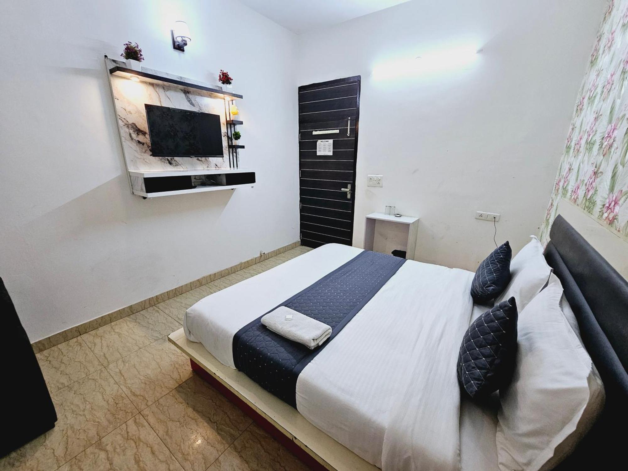Hotel Tulip Near Delhi Airport نيودلهي المظهر الخارجي الصورة