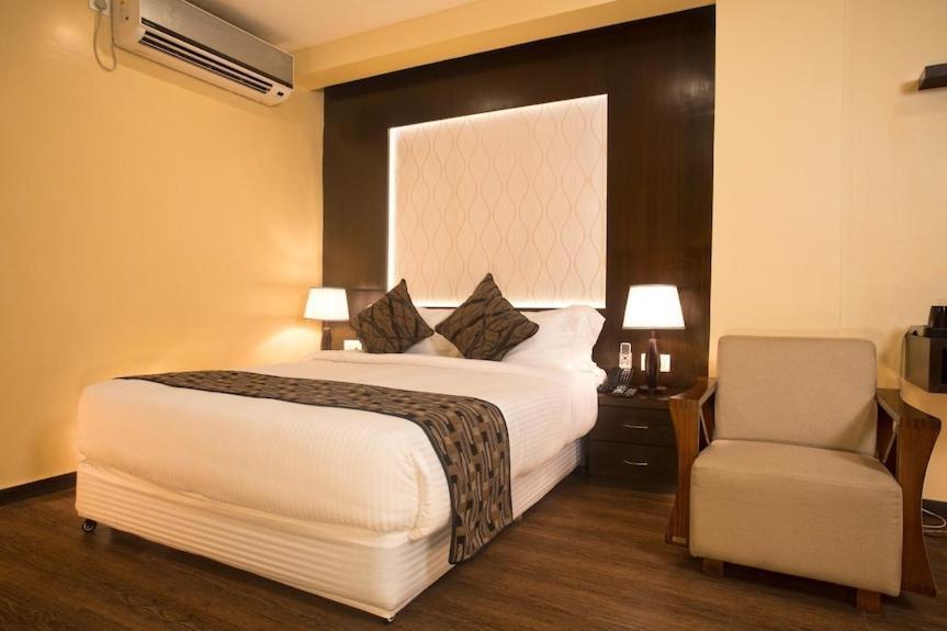 Hotel Tulip Near Delhi Airport نيودلهي المظهر الخارجي الصورة
